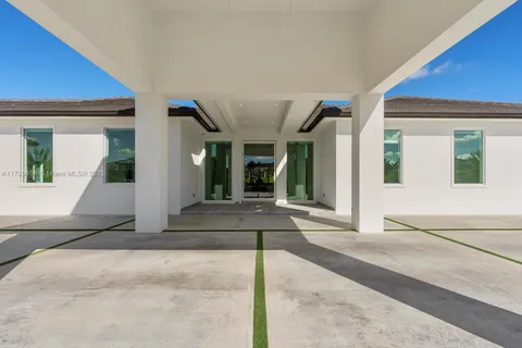9781 NW 131st St, Hialeah Gardens FL 33018