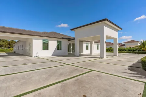 9781 NW 131st St, Hialeah Gardens FL 33018
