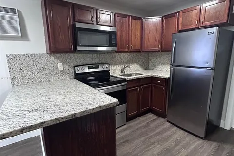 2333 Hayes St, Hollywood FL 33020