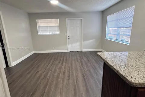 2333 Hayes St, Hollywood FL 33020