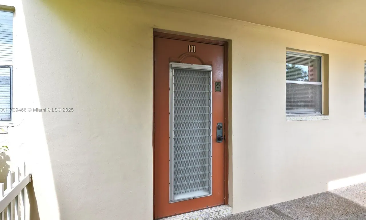 7891 N Sunrise Lakes Dr # 101, Sunrise FL 33322