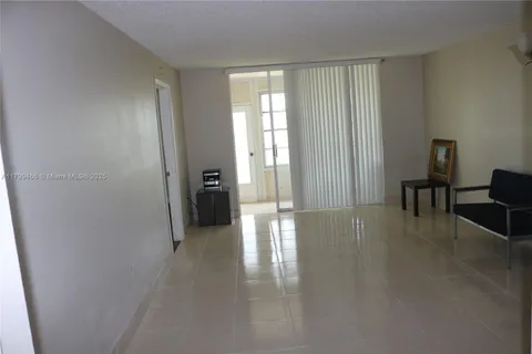 7891 N Sunrise Lakes Dr # 101, Sunrise FL 33322
