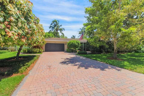 8345 SW 143rd St, Palmetto Bay FL 33158