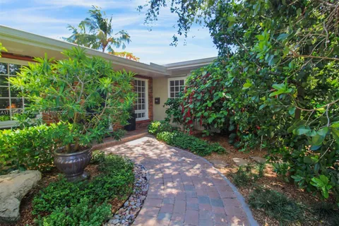 8345 SW 143rd St, Palmetto Bay FL 33158