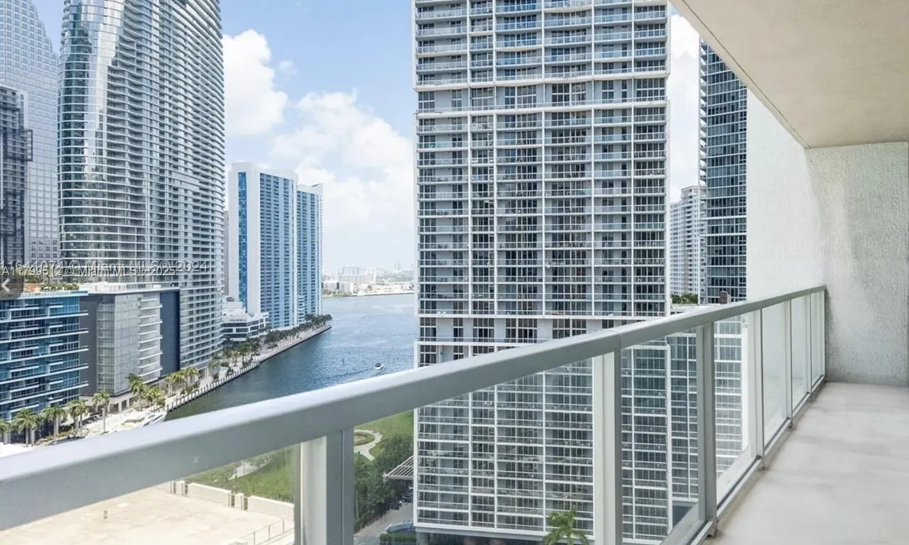 500 Brickell Ave # 1907, Miami FL 33131