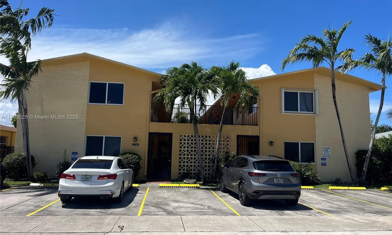 1733 Mayo St # 15, Hollywood FL 33020
