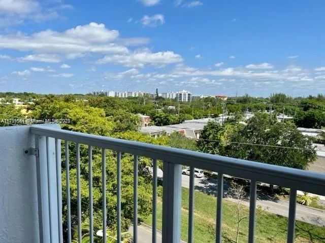 2000 NE 135th St # 602, North Miami FL 33181