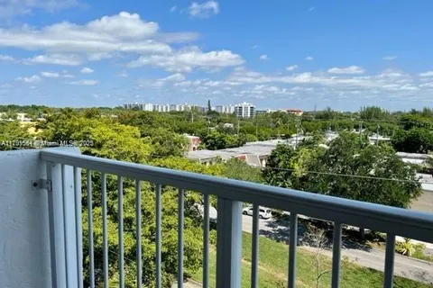 2000 NE 135th St # 602, North Miami FL 33181