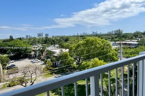 2000 NE 135th St # 602, North Miami FL 33181
