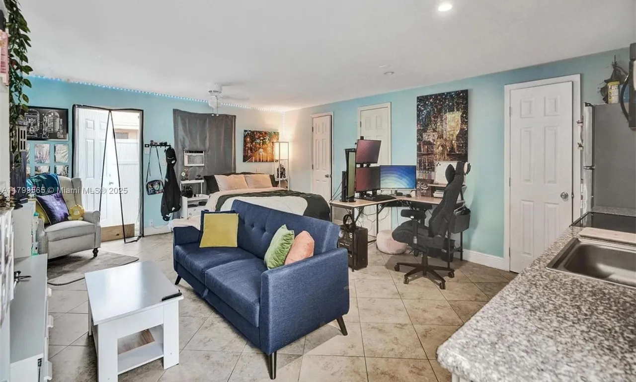 1041 NE 9th Ave # A1, Fort Lauderdale FL 33304