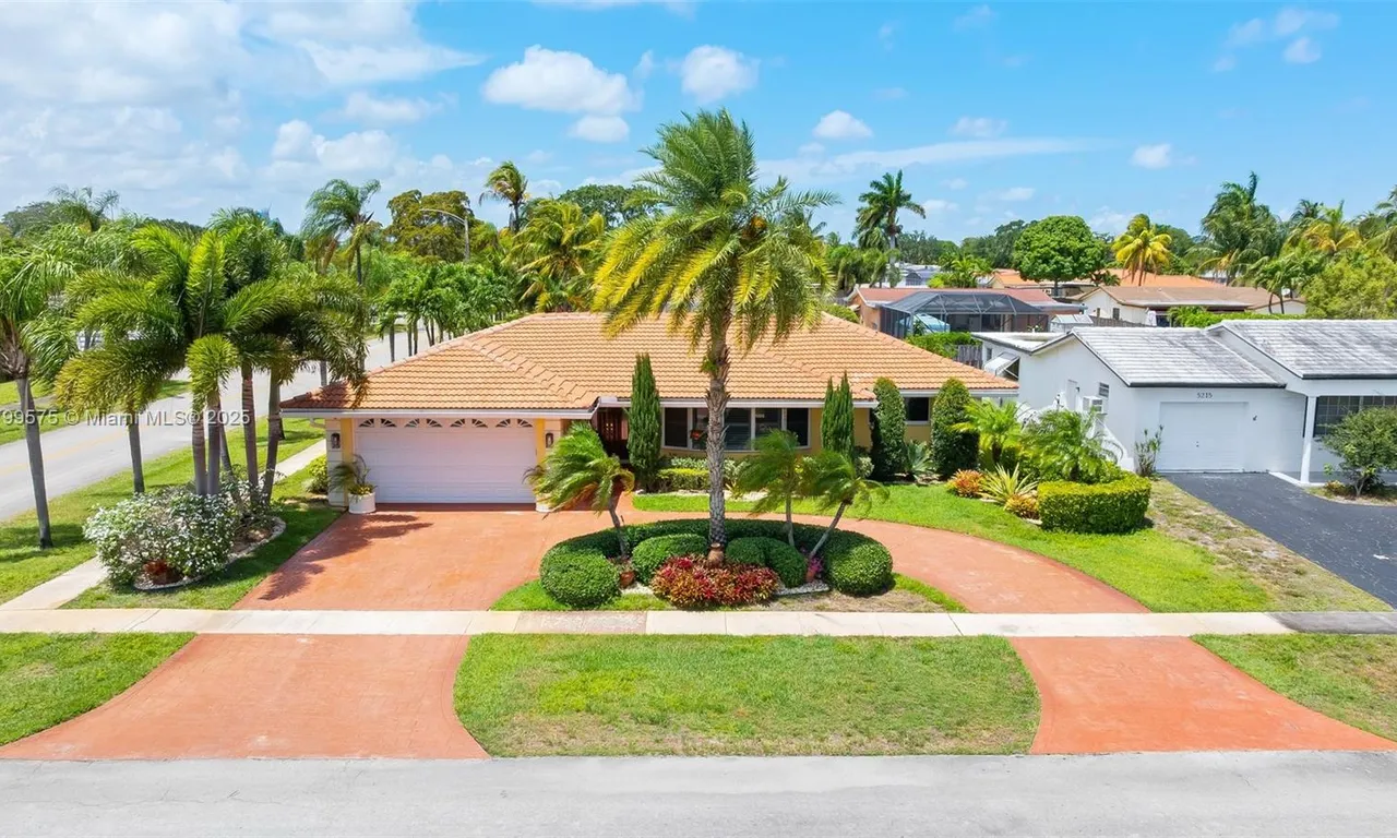 5221 Roosevelt St, Hollywood FL 33021