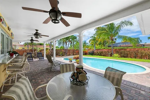 5221 Roosevelt St, Hollywood FL 33021