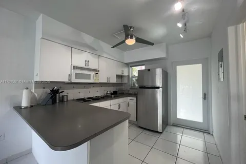 1420 Pennsylvania Ave # 209, Miami Beach FL 33139