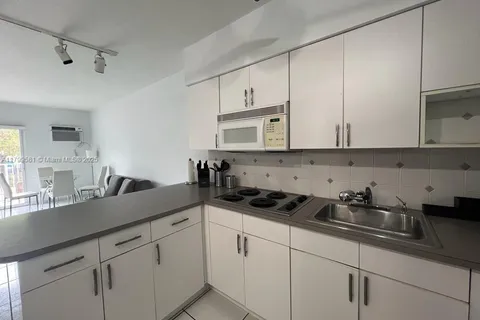 1420 Pennsylvania Ave # 209, Miami Beach FL 33139