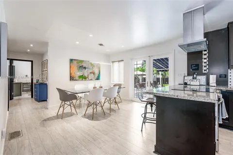 5189 SW 28th Ave, Dania Beach FL 33312