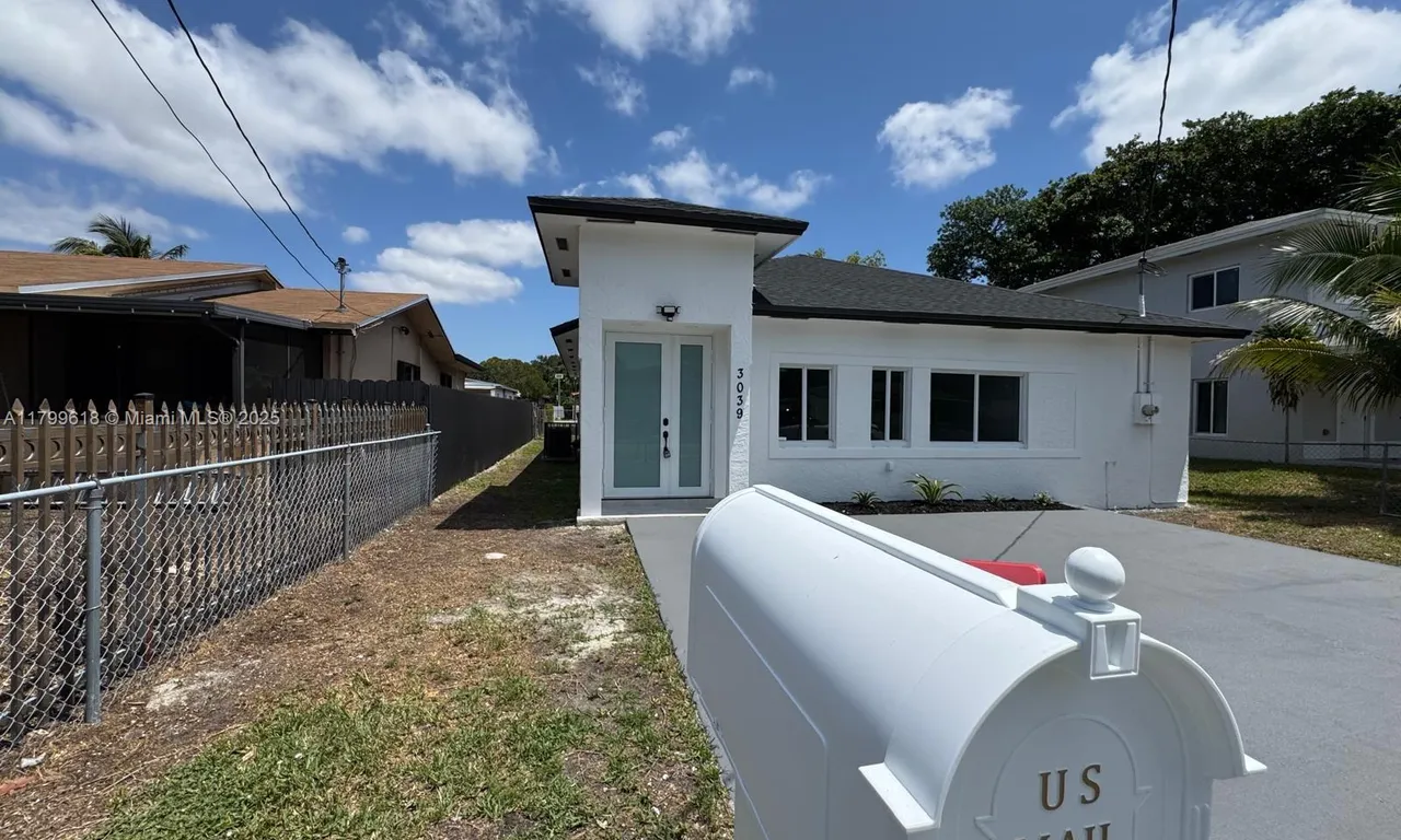 3039 NW 51st Ter, Miami FL 33142