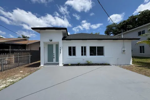 3039 NW 51st Ter, Miami FL 33142