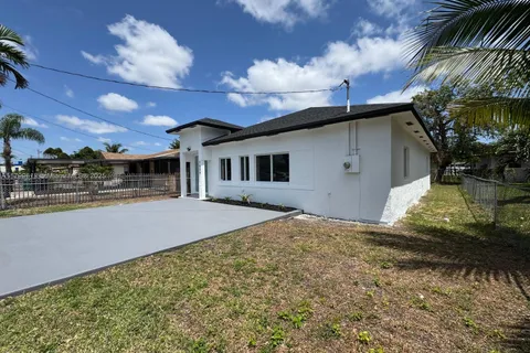 3039 NW 51st Ter, Miami FL 33142