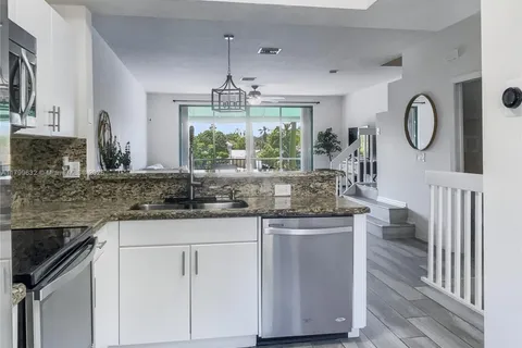 1409 NW 126th Way, Sunrise FL 33323