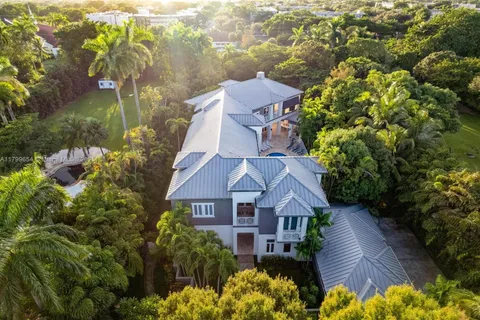 101 Holly Ln, Plantation FL 33317