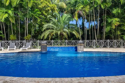 101 Holly Ln, Plantation FL 33317