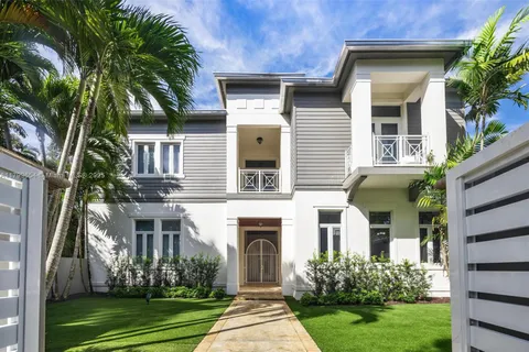 101 Holly Ln, Plantation FL 33317