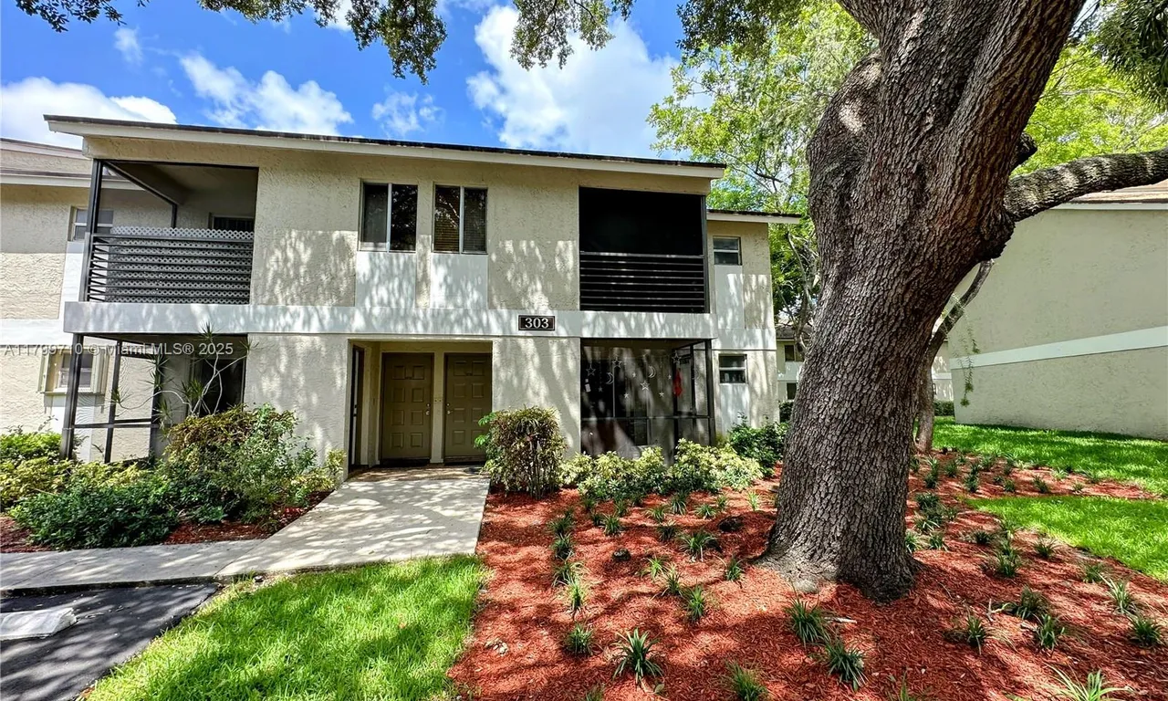 303 Gardens Dr # 105, Pompano Beach FL 33069