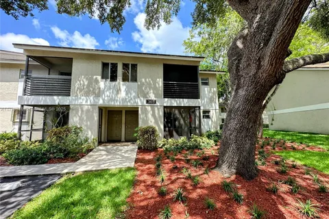 303 Gardens Dr # 105, Pompano Beach FL 33069