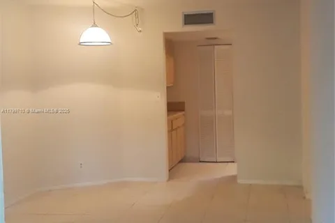 303 Gardens Dr # 105, Pompano Beach FL 33069