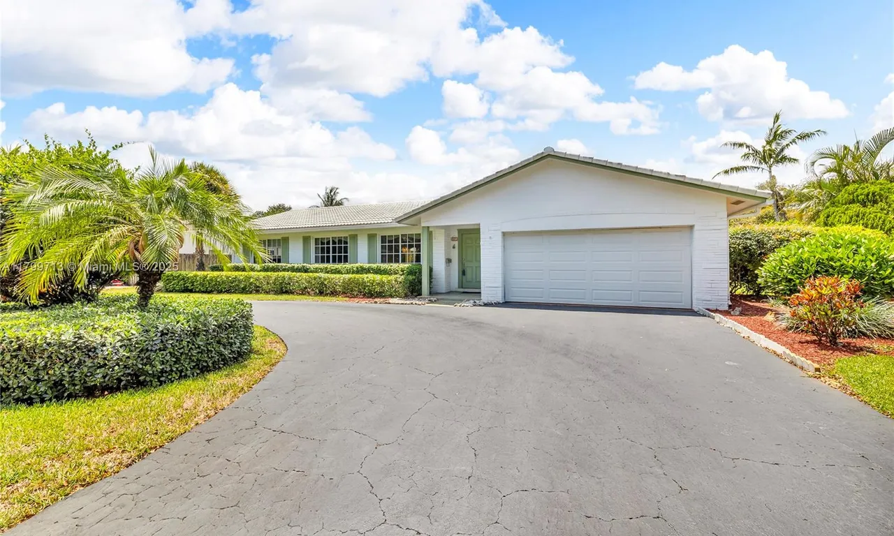 861 SW 58th Ave, Plantation FL 33317