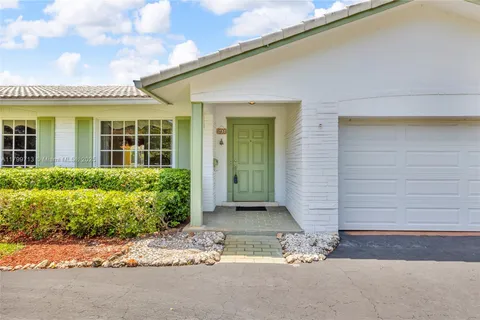 861 SW 58th Ave, Plantation FL 33317