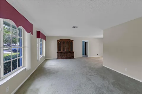 861 SW 58th Ave, Plantation FL 33317