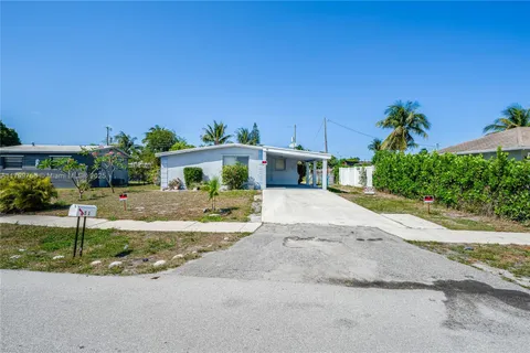 51 NW 27th Ct, Boynton Beach FL 33435