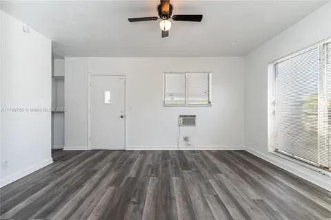 51 NW 27th Ct, Boynton Beach FL 33435