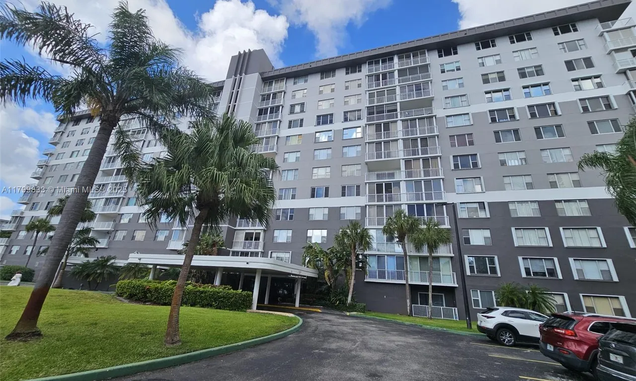 3850 Washington St # 704, Hollywood FL 33021