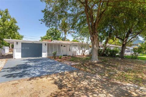 3050 NE 13th Ave, Pompano Beach FL 33064