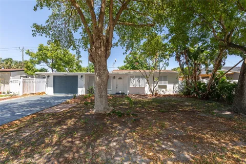 3050 NE 13th Ave, Pompano Beach FL 33064