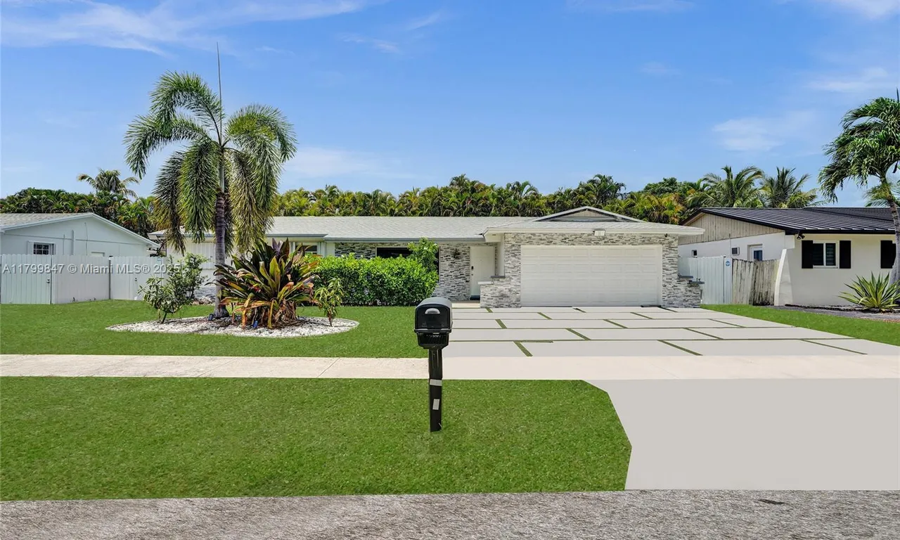 19780 SW 84th Ave, Cutler Bay FL 33189