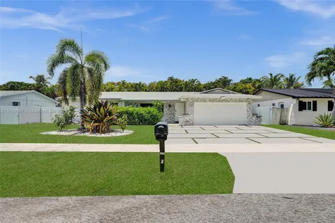 19780 SW 84th Ave, Cutler Bay FL 33189