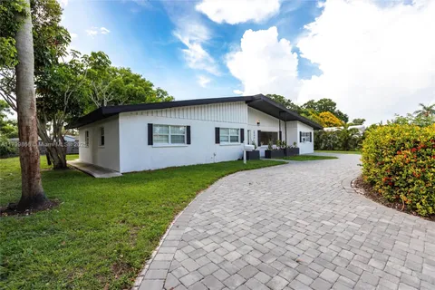 2906 S Tuttle Ave, Sarasota FL 34239