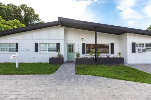 2906 S Tuttle Ave, Sarasota FL 34239