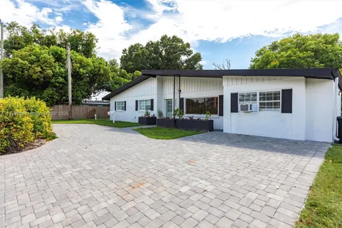 2906 S Tuttle Ave, Sarasota FL 34239