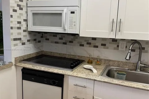 9021 Sunrise Lakes Blvd # 115, Sunrise FL 33322