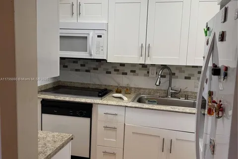 9021 Sunrise Lakes Blvd # 115, Sunrise FL 33322