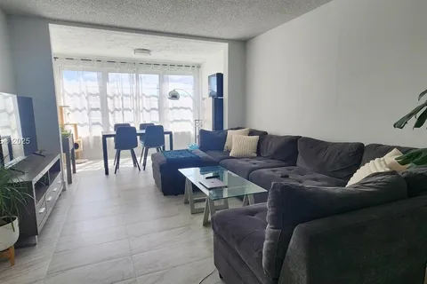 9420 Poinciana Pl # 310, Davie FL 33324