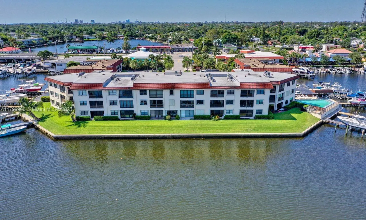 313 Lake Cir # 111, North Palm Beach FL 33408