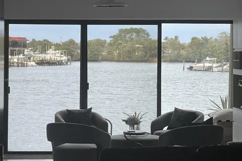 313 Lake Cir # 111, North Palm Beach FL 33408