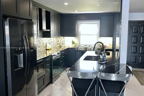 313 Lake Cir # 111, North Palm Beach FL 33408