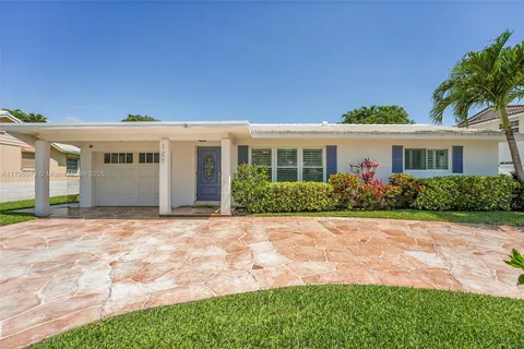 121 Tacoma Ln, Palm Beach Shores FL 33404