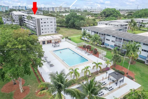 4800 Hillcrest Ln # 503, Hollywood FL 33021